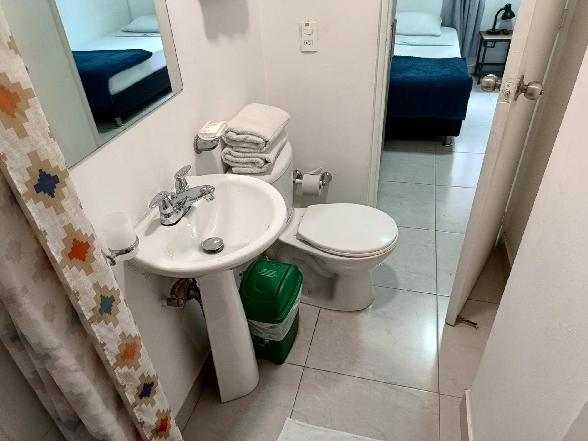 Air Guest House Μεντεγίν Εξωτερικό φωτογραφία